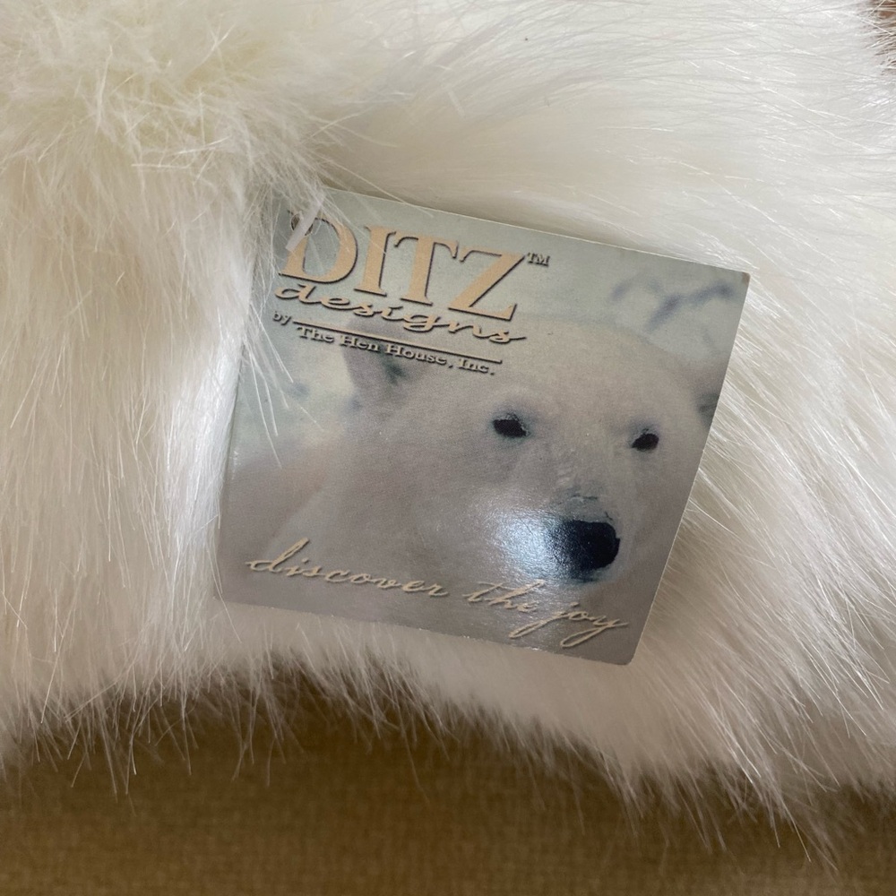 Ditz Designs 26” Polar Bear Hugs - Picture 4 of 6